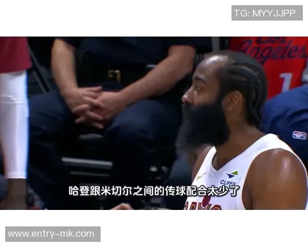 骑士主场灵活安排哈登首发出场米切尔紧随其后展现默契配合 骑士主场灵活安排哈登首发出场米切尔紧随其后展现默契配合