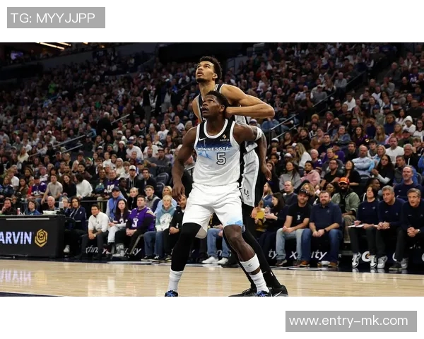 爱德华兹上半场表现亮眼13投7中斩获16分助球队争胜